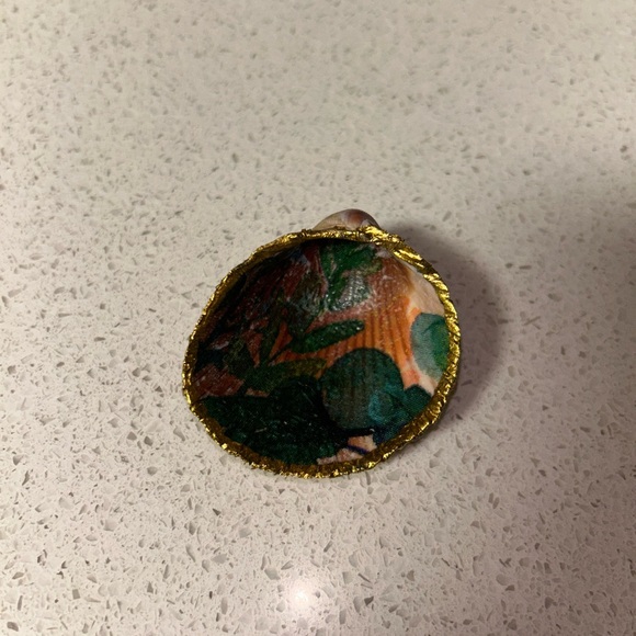 Small Cockle Shells with Pattern - Picture 3 of 6